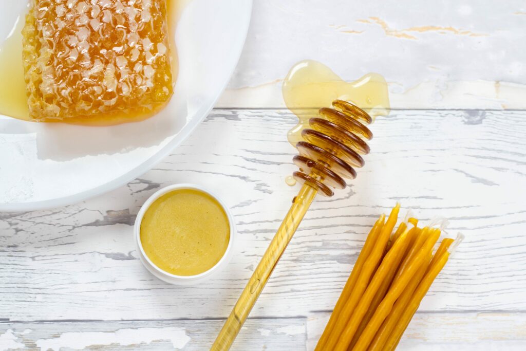 Bees wax, Vitamin E, Shae Butter and Lanolin are great for dry lips 